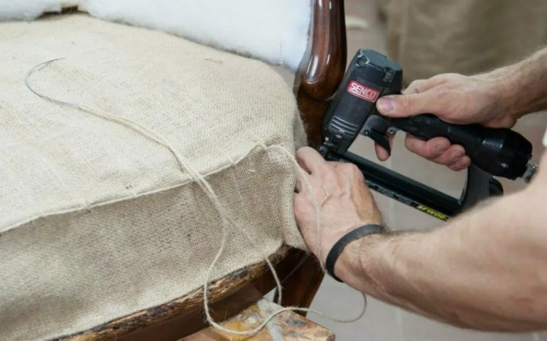 Секреты идеальной обивки мебели: от выбора ткани до финальных штрихов