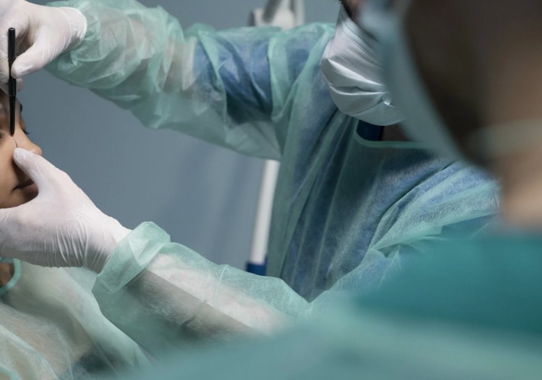 Пластические хирурги: секреты успешных операций