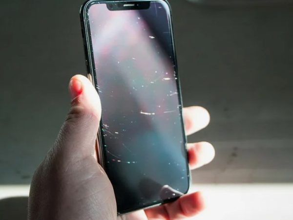 Как защитить свой смартфон от трещин и царапин без лишних трат