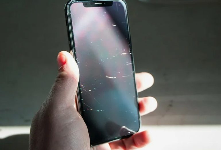 Как защитить свой смартфон от трещин и царапин без лишних трат